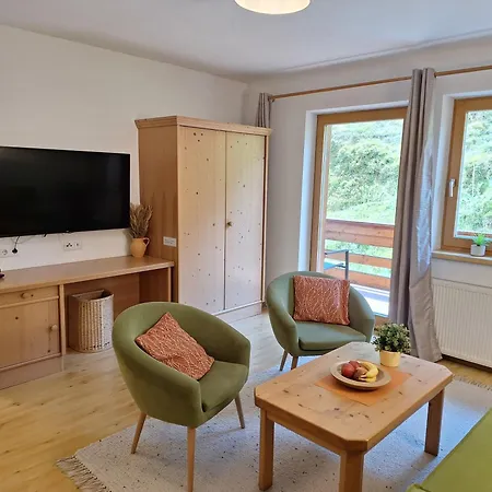 Weissstein Apartment *